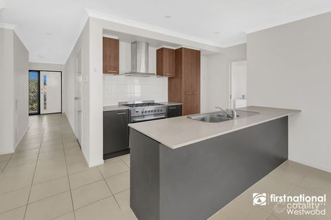 Property photo of 16 Wreath Drive Tarneit VIC 3029