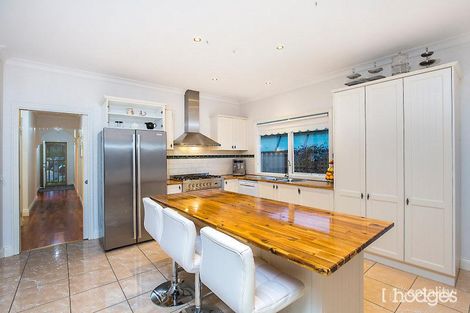 Property photo of 17 Blaxland Street Burnside Heights VIC 3023