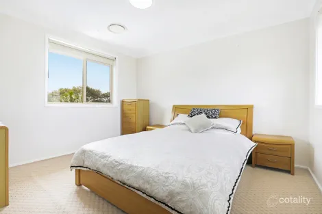 Property photo of 32 Silvertop Parade Cordeaux Heights NSW 2526