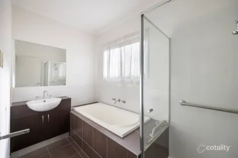 Property photo of 68 Eltham Parade Manor Lakes VIC 3024