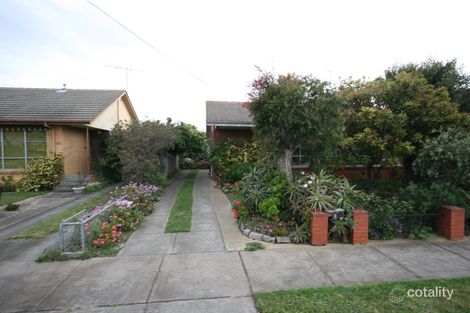 2 Higgins Ct, Breakwater, VIC 3219