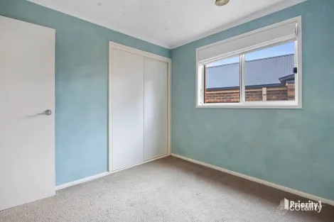 Property photo of 201B Aspinall Street Kangaroo Flat VIC 3555