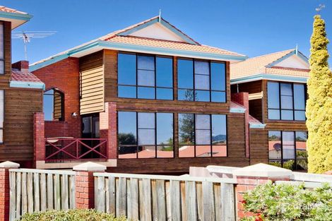 8/52 Hastings St, Scarborough, WA 6019