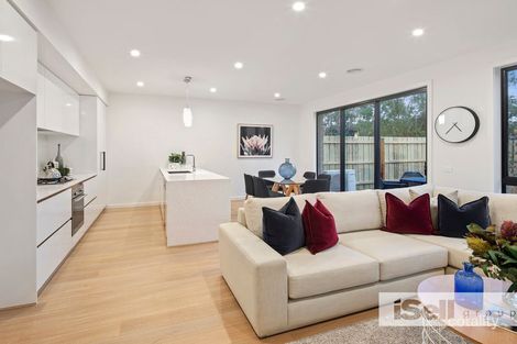 Property photo of 11 Azure Crescent Keysborough VIC 3173