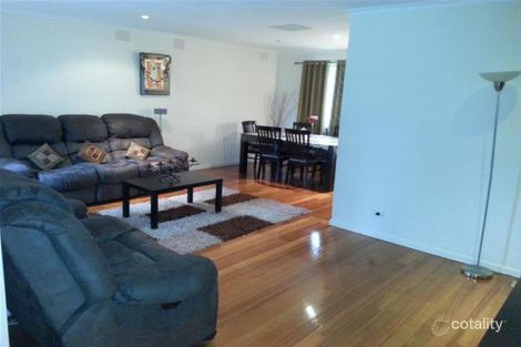 Property photo of 31 William Perry Close Endeavour Hills VIC 3802