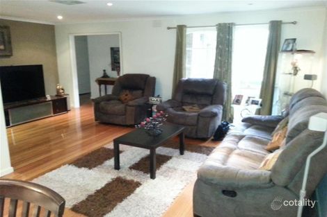 Property photo of 31 William Perry Close Endeavour Hills VIC 3802