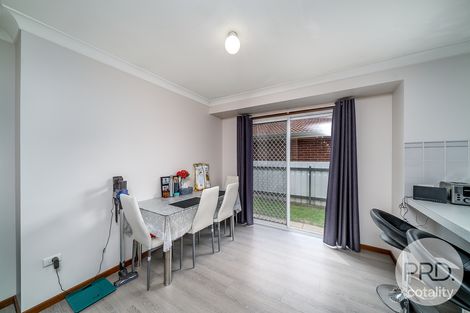 Property photo of 1/1 Yungana Place Glenfield Park NSW 2650