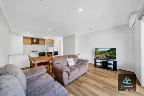 Property photo of 16 Winchmore Walk Wyndham Vale VIC 3024