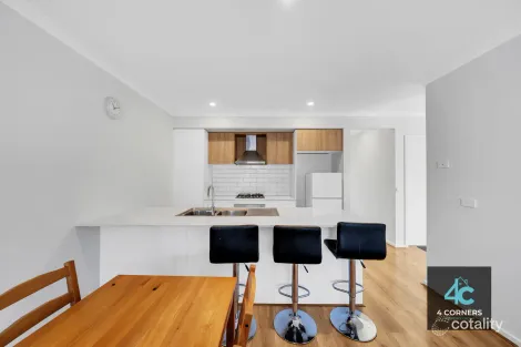 Property photo of 16 Winchmore Walk Wyndham Vale VIC 3024