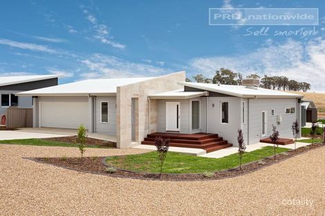 Property photo of 4 Park Place Lloyd NSW 2650