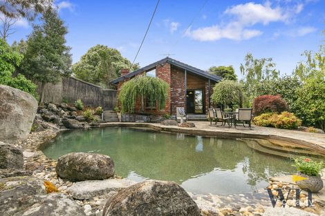 2 Bellevue Cres, Mount Eliza, VIC 3930