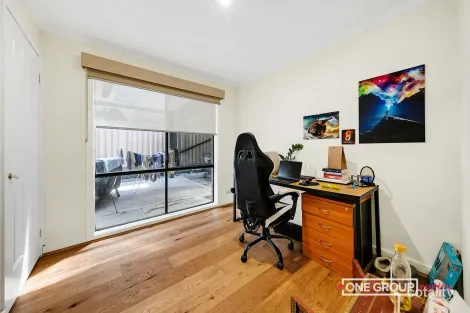 Property photo of 14 Solander Court Roxburgh Park VIC 3064