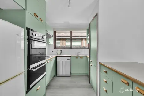 Property photo of 56 James Cook Drive Endeavour Hills VIC 3802