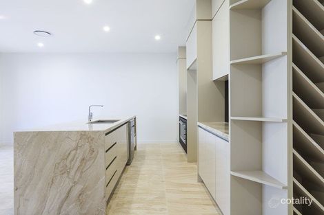 2/8 Lee Rd, Runaway Bay, QLD 4216