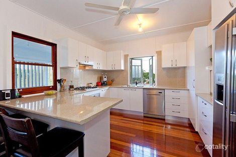 54 Cameron St, Fairfield, QLD 4103