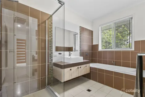 Property photo of 9 Toressian Cashmere QLD 4500