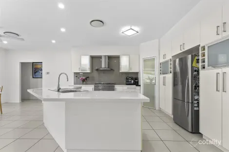 Property photo of 9 Toressian Cashmere QLD 4500