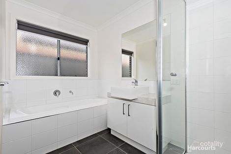 Property photo of 11A Lucerne Circuit Pakenham VIC 3810