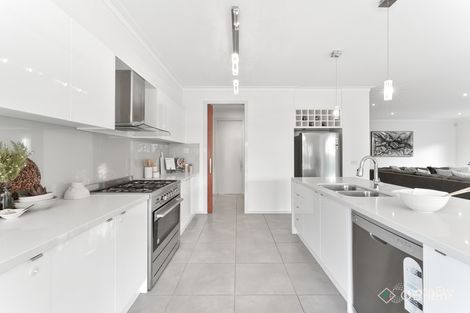 Property photo of 16 Sandarra Boulevard Sandhurst VIC 3977