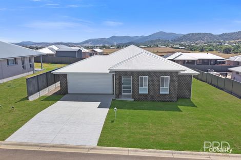 8 Crested Ave, Moore Creek, NSW 2340