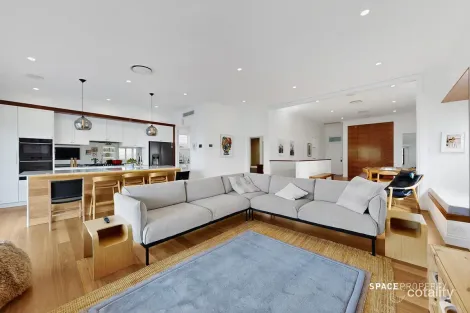 25 Garrick Tce, Herston, QLD 4006