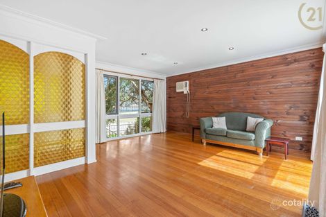 Property photo of 17 John Edgcumbe Way Endeavour Hills VIC 3802