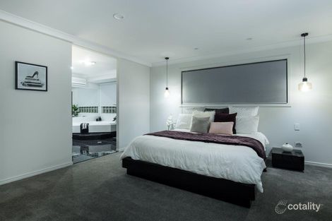 Property photo of 21 Edinburgh Road Benowa QLD 4217