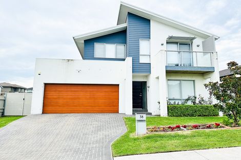 38 Northampton Dr, Glenfield, NSW 2167