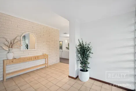 Property photo of 32 Clement Drive Karrinyup WA 6018