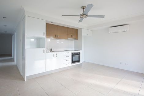 Property photo of 1/8 Wicker Road Park Ridge QLD 4125