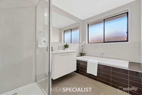 Property photo of 10 Patricia Loop Keysborough VIC 3173