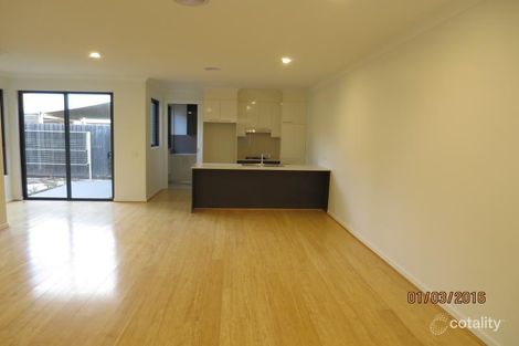Property photo of 15 Aviary Grove Thornbury VIC 3071