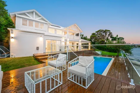 Property photo of 33 Verdichio Avenue Mermaid Waters QLD 4218