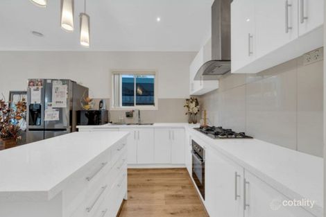 Property photo of 53 Lesdon Avenue Cranbourne VIC 3977