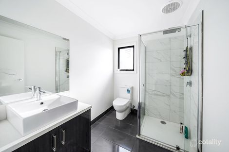 Property photo of 2/22 Dearing Avenue Cranbourne VIC 3977