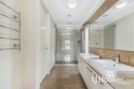 Property photo of 98 Deoro Parade Clyde North VIC 3978