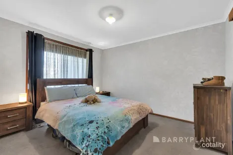 Property photo of 40 Willora Crescent Cranbourne West VIC 3977
