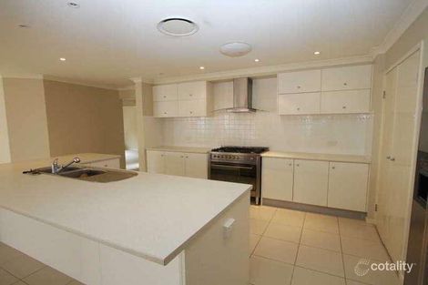 216 Crestwood Dr, Molendinar, QLD 4214