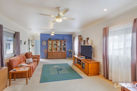 Property photo of 2 Findon Street Marks Point NSW 2280