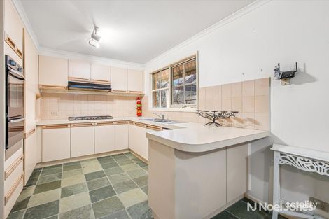 Property photo of 6 Summerhill Park Drive Mooroolbark VIC 3138