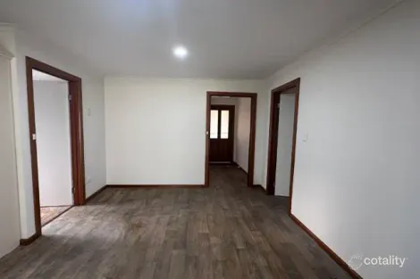 Property photo of 10 London Court Craigmore SA 5114