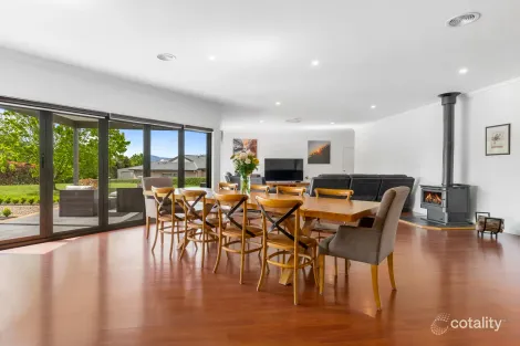 Property photo of 9 Freeman Court Gisborne VIC 3437