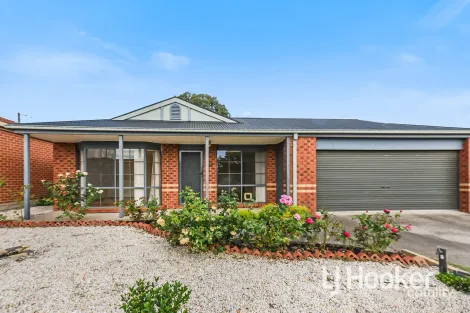 Property photo of 10 The Retreat Hampton Park VIC 3976
