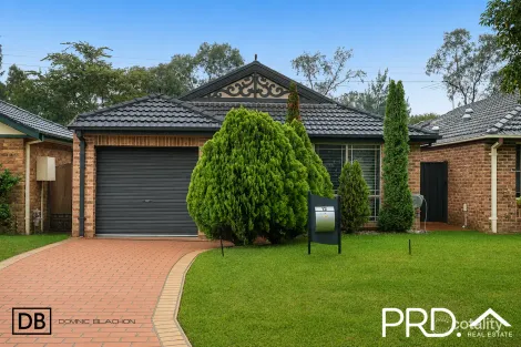 12 Torrens Ct, Wattle Grove, NSW 2173