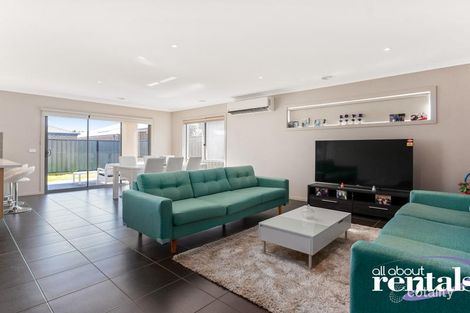 Property photo of 3 Percheron Way Clyde North VIC 3978