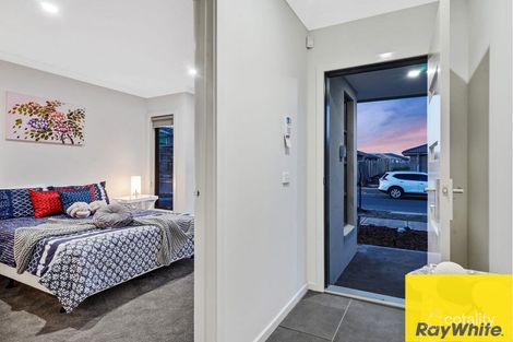 Property photo of 16 Blazon Drive Tarneit VIC 3029