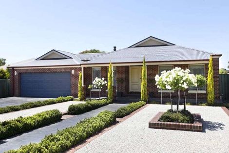 40 Brentwood Bvd, Strathfieldsaye, VIC 3551