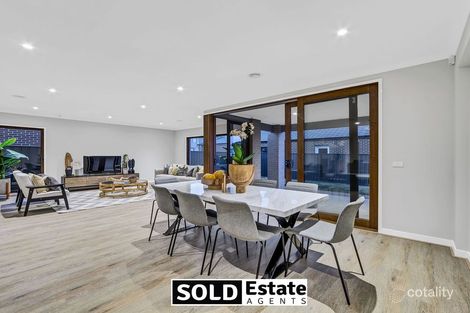 Property photo of 12 Aldous Place Cranbourne North VIC 3977