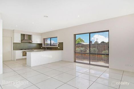 Property photo of 2/923 Mountain Highway Bayswater VIC 3153