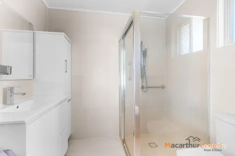 Property photo of 4 Menus Place Rosemeadow NSW 2560